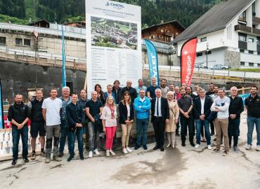 Pose de la première pierre du futur centre culturel de Châtel