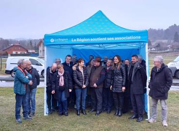 Remise des barnums de la Région à 70 communes de Haute-Savoie