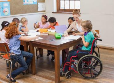 Proposition de loi visant la prise en charge par l'État de l'accompagnement humain des élèves en situation de handicap sur le temps méridien