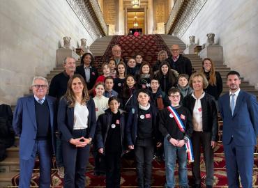 visite du Sénat par le conseil municipal des enfants de Cranves-Sales